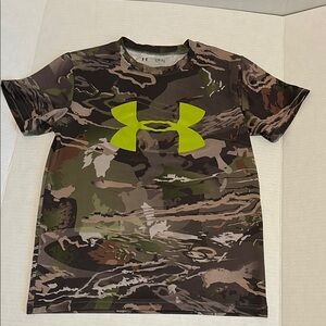 Under Armour Camouflage Tee with Bright Green Logo Size YSM  Heat gear